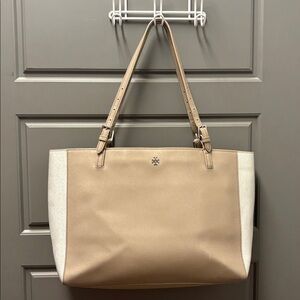 Tory Burch 'York' Buckle Tote Bag made of Saffiano leather Color: Gray & Silver